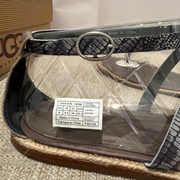 UGG AUSTRALIA - Picture 3 of 7